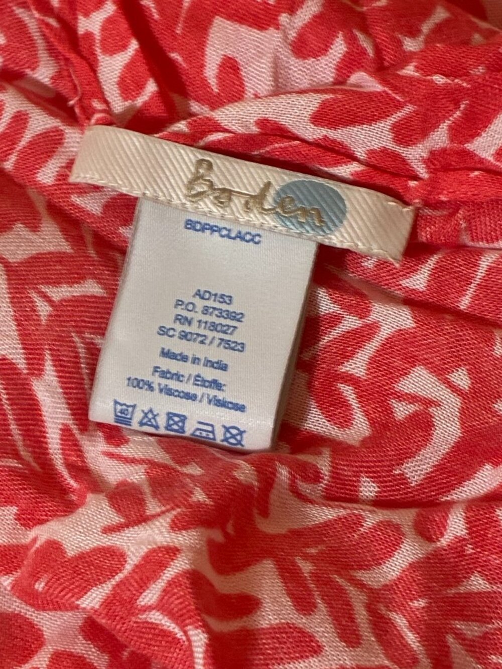 Boden Red White Leaf Print 27x72 Viscose Scarf/Wrap/Sarong Coquette TomatoGirl